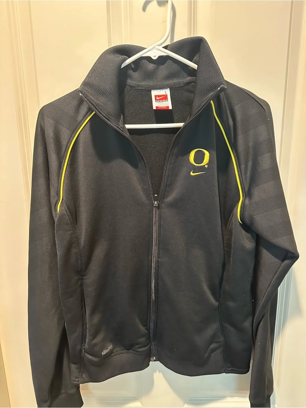 Nike Oregon Black Full-Zip Athletic Jacket with Yellow Piping Youth Large